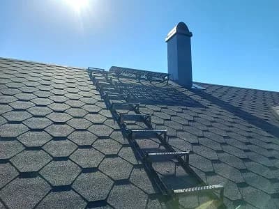 Takstige på shingeltak i Trondheim